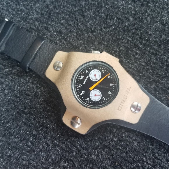 ***SOLD*** DIESEL Watch DZ-7040 [Like new; needs new battery] - Picture 2 of 13